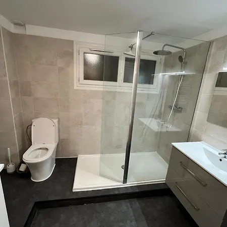 Dans Petite Tres Calme Apartment *